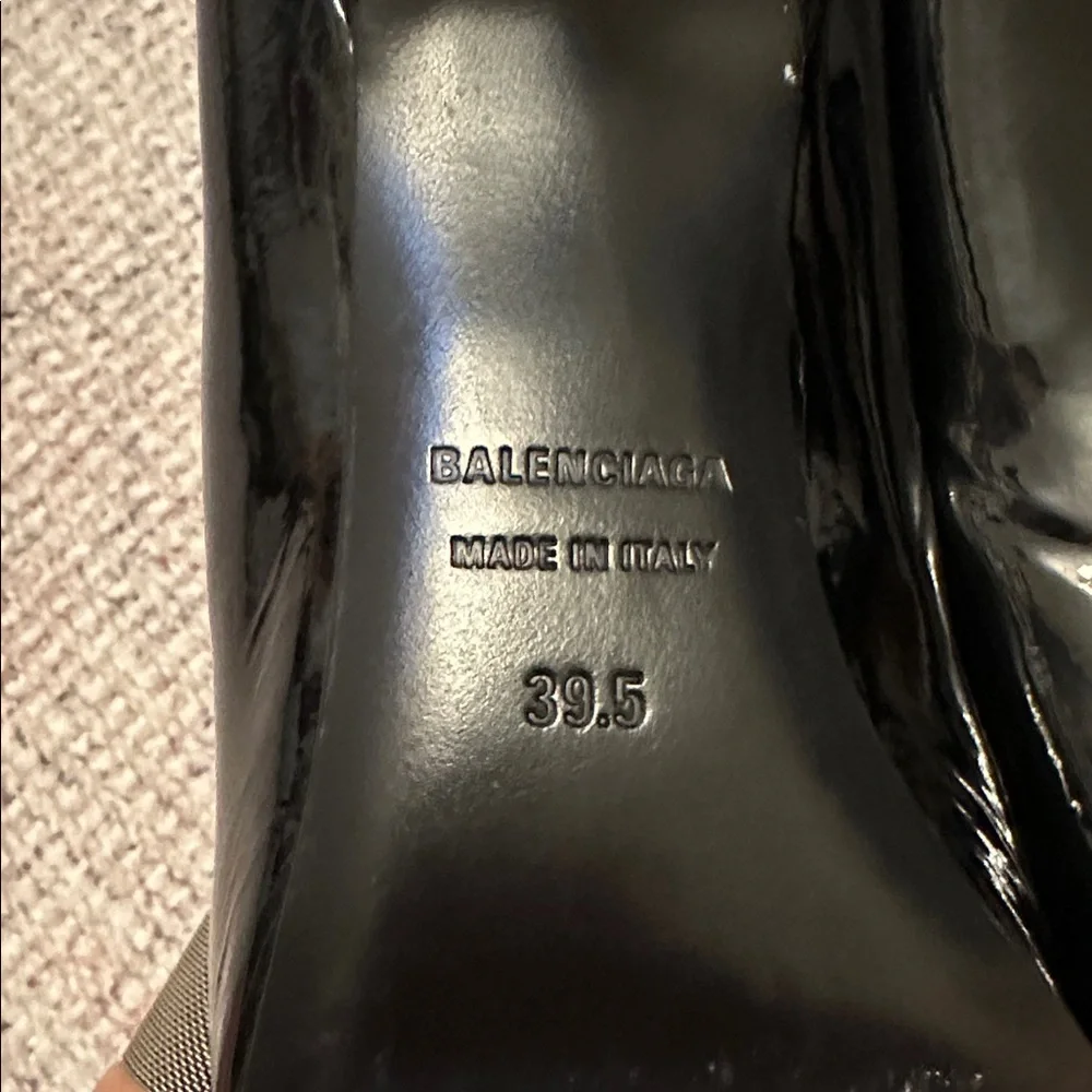 Balenciaga Black Heels with Gold BB logo - Picture 6 of 8
